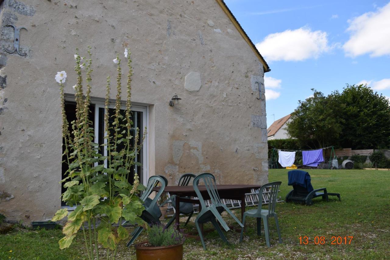 Au Calme Bed & Breakfast Houssay  ภายนอก รูปภาพ